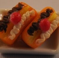 2 eclairs