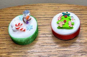 Christmas cakes choice of 7 - Image 3