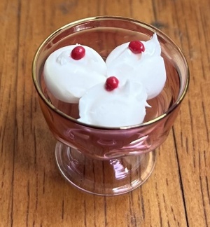 13. Glass cranberry meringues bowl