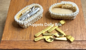 Cutlery set & basket silver or gold