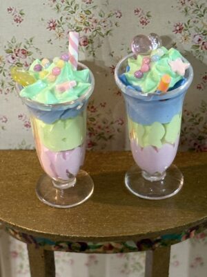 set of 2 ice cream sundaes