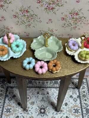 ceramic cake stand